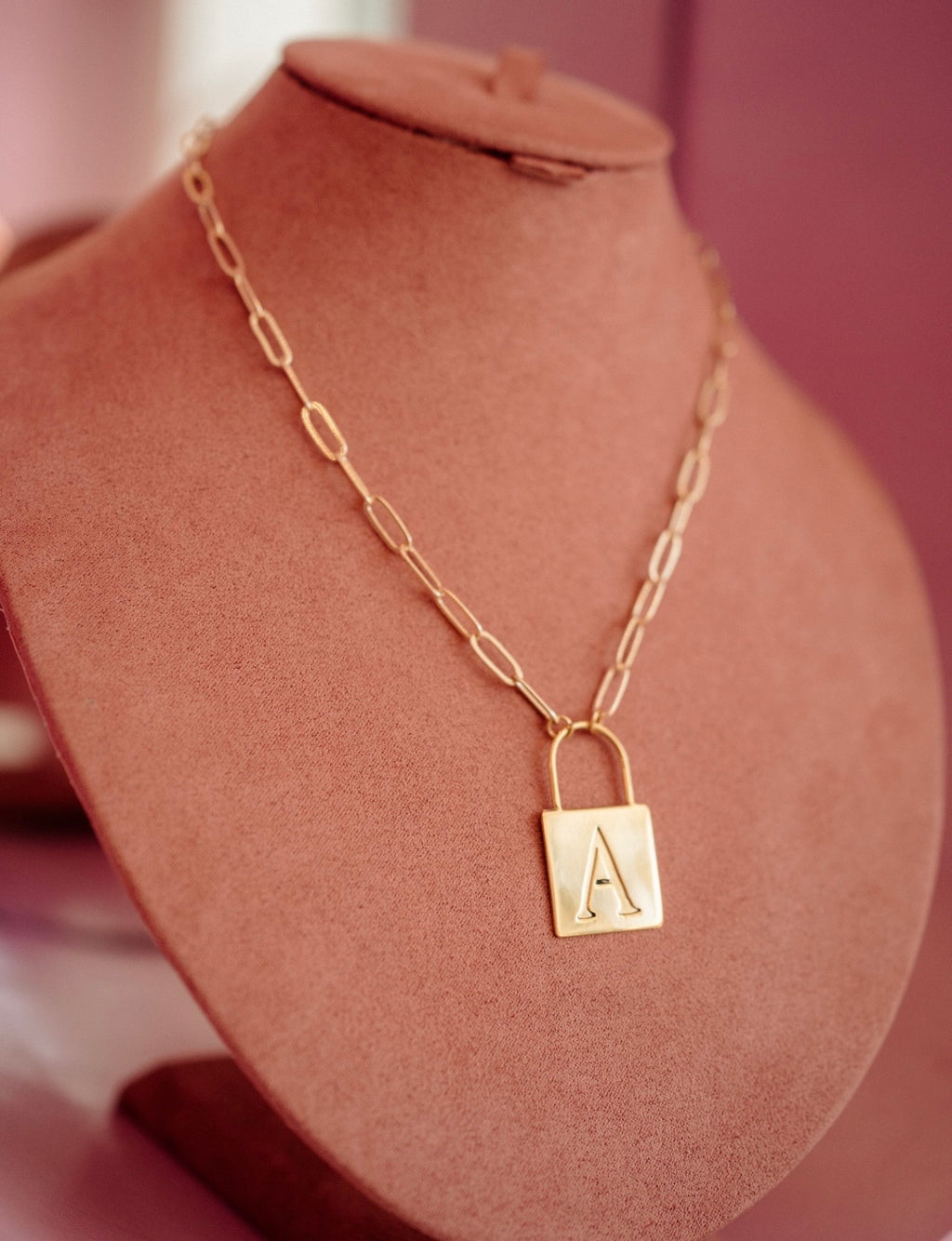 Collar Inicial candado