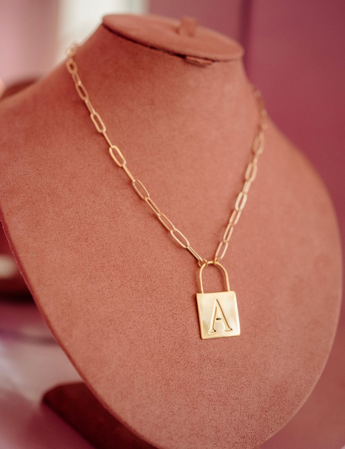 Collar Inicial candado