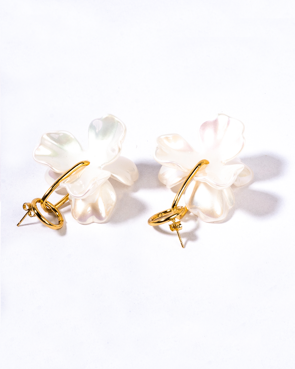 Arracada flor blanca